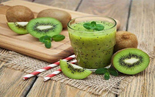 Nước ép kiwi và cần tây