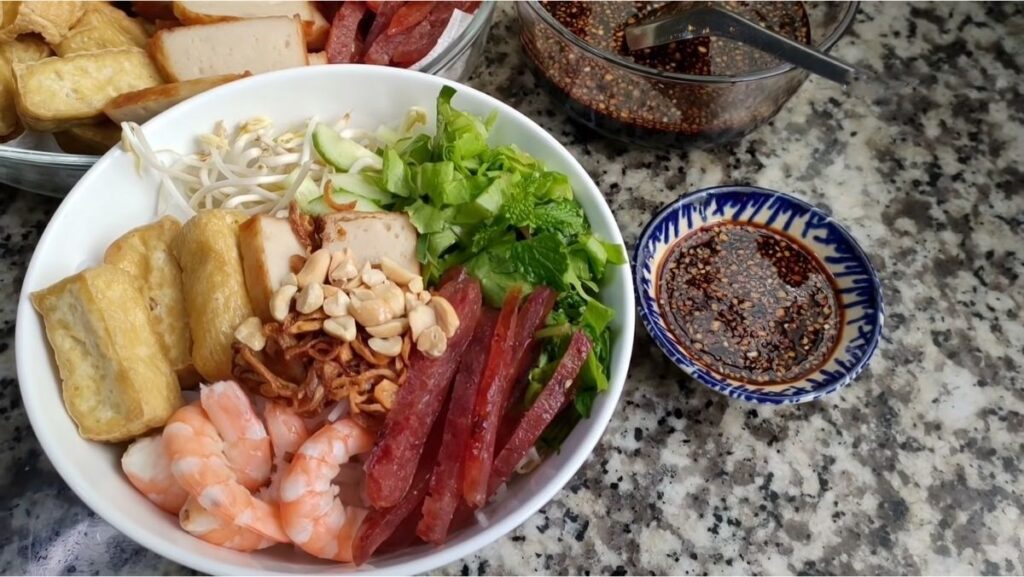 bún nước tương tôm chả lạp xưởng