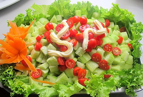 Salad cà chua và dưa leo giảm cân