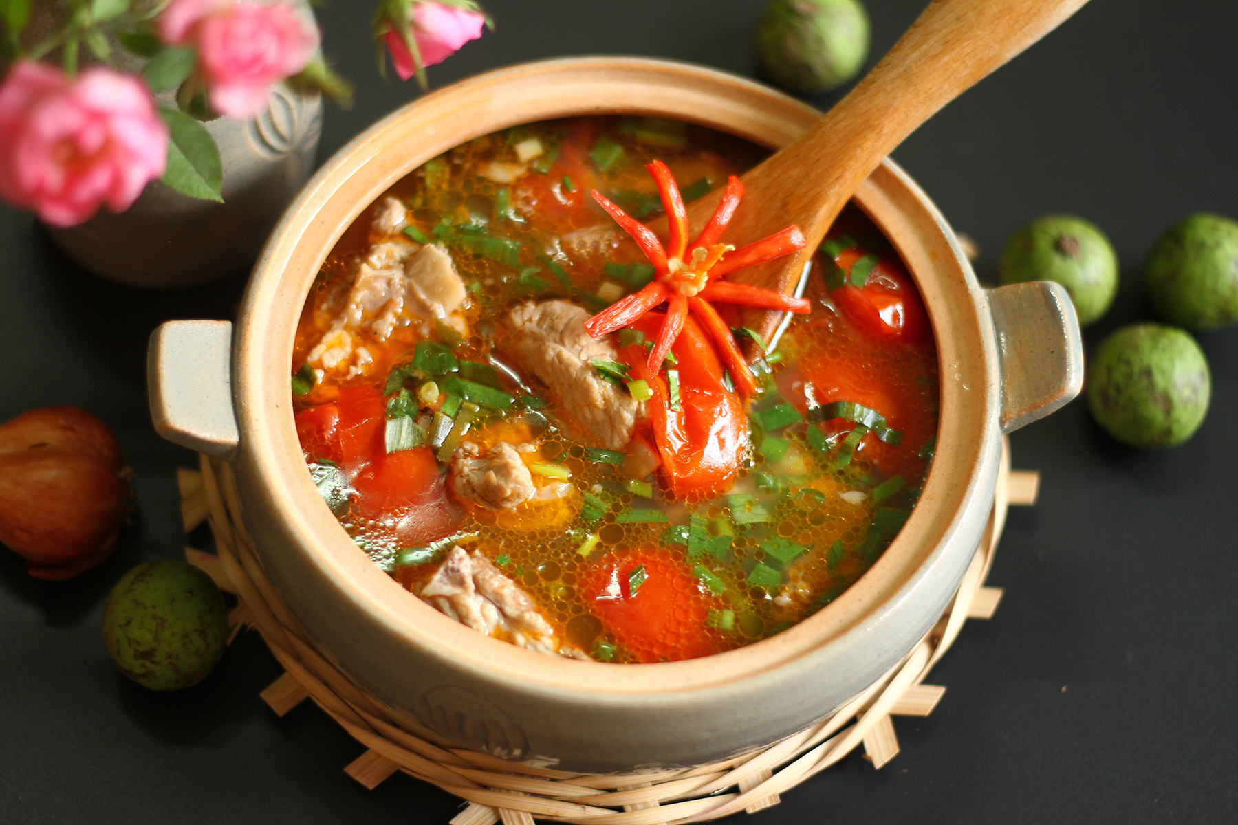 Hầm canh chua sườn nấu sấu