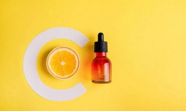 Dùng serum vitamin C mỗi ngày